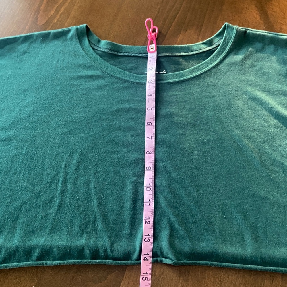 Women's Green oversized crop top, size M. Urban Outfitters down from under. - Picture 4 of 6